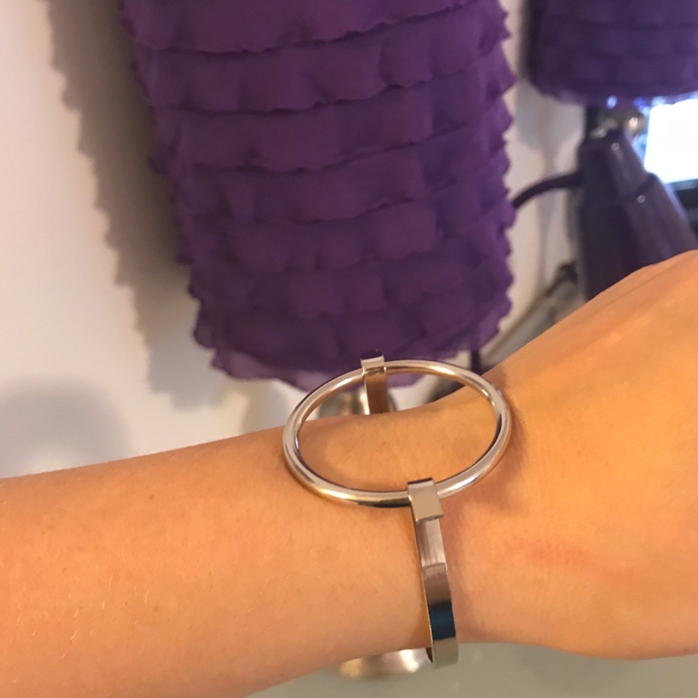 NEW💙💎HORSESHOE CUFF💎💙MODERN CIRCLE SILVER TONE - Picture 5 of 8